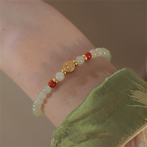 Hetian jade earrings are